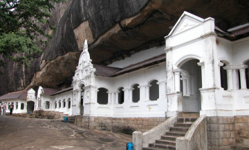 Rangiri Dambulla Cave Temple